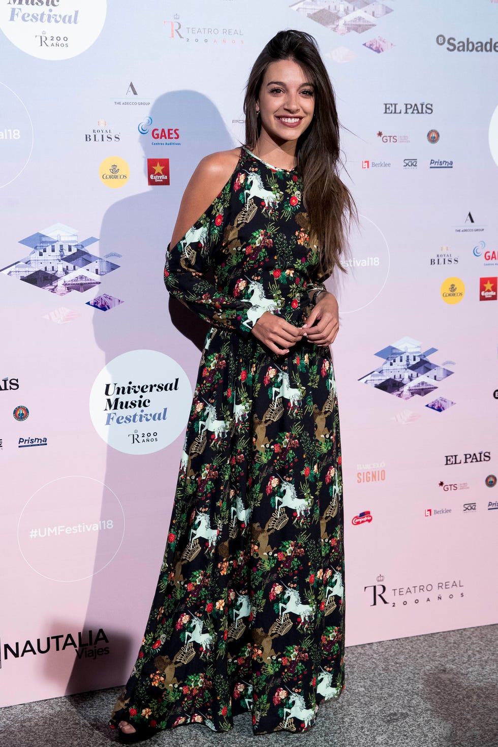 Clothing, Red carpet, Dress, Carpet, Fashion, Shoulder, Premiere, Hairstyle, Fashion design, Flooring, 