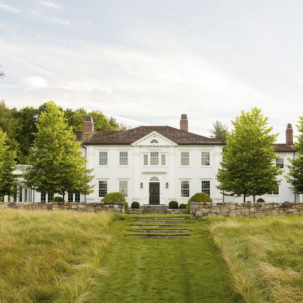 home in concord, massachusetts design by dan gordon landscape architects meadow grasses invite a soft transition from the stately entrance to the rural concord surrounds