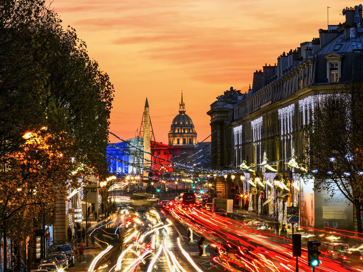 Enchanting Christmas Windows in Paris - Paris Perfect