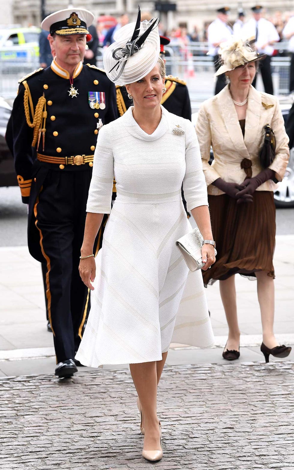 Sofía de Wessex con sus cuñados la princesa Ana y Tim Laurence en el centenario de la Royal Air Force