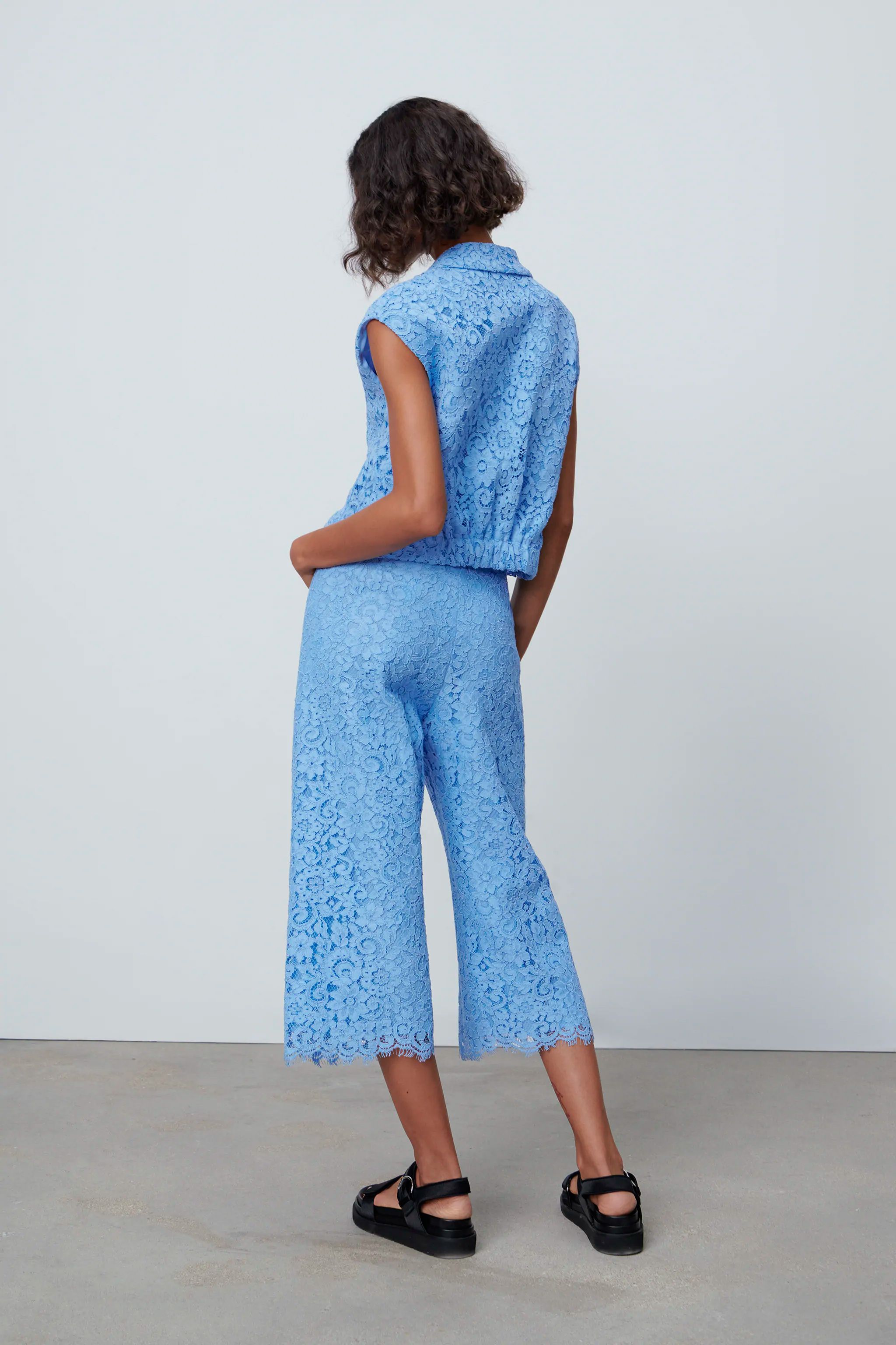 Pantalones cortos vaqueros azules con encaje de Miss Selfridge