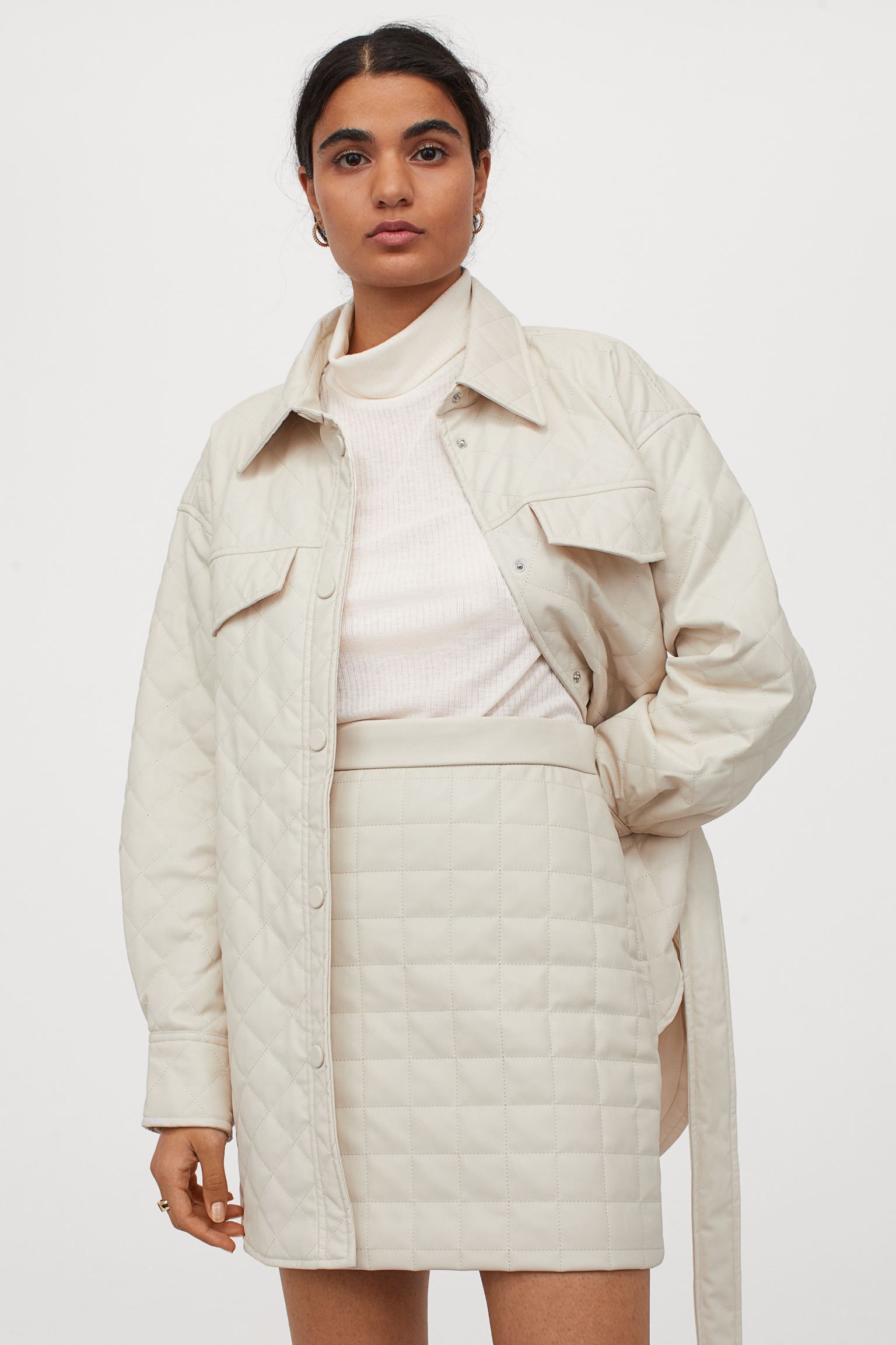 conjunto chaqueta y minifalda acolchada de H&M tendencia