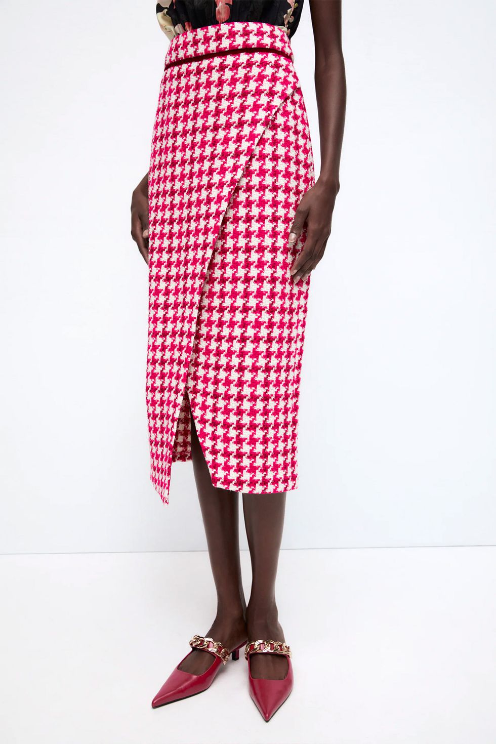 Este dos piezas de sobrecamisa y falda de tweed Zara es ideal
