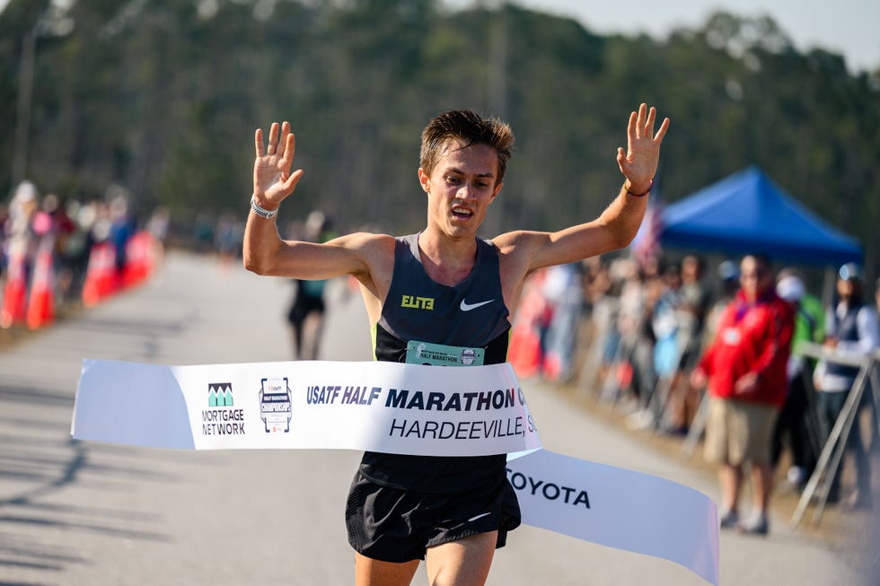 conner mantz winning the usatf half in december 2021