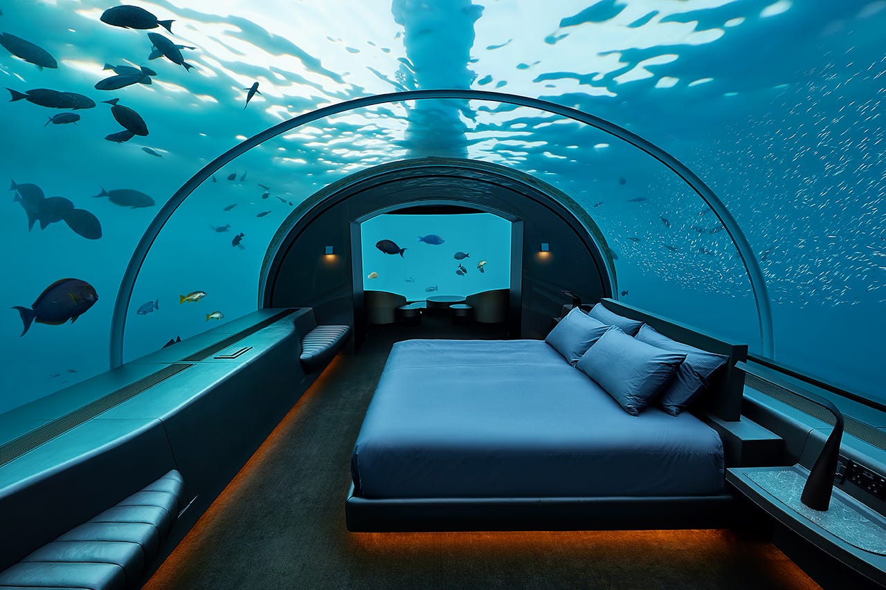 10 star underwater hotel