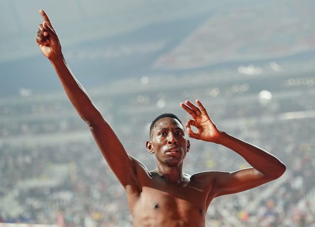 conseslus kipruto celebra su título mundial de 3000m obstáculos en doha 2019