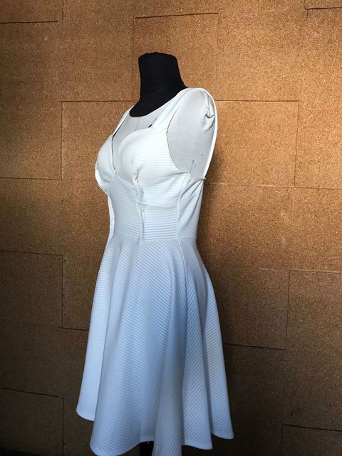 White, Clothing, Dress, Day dress, Shoulder, Cocktail dress, Fashion, Neck, A-line, Joint, 