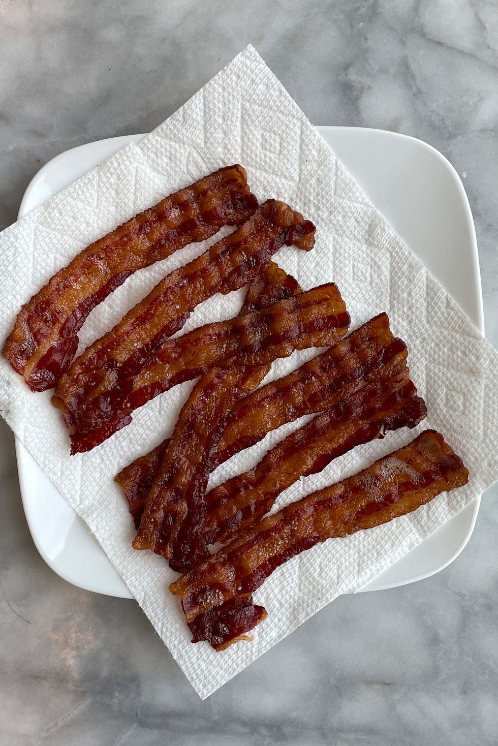 https://hips.hearstapps.com/hmg-prod/images/cooked-bacon-on-plate-jpg-6494664b42736.jpg?crop=0.590xw:0.663xh;0.211xw,0.166xh&resize=980:*