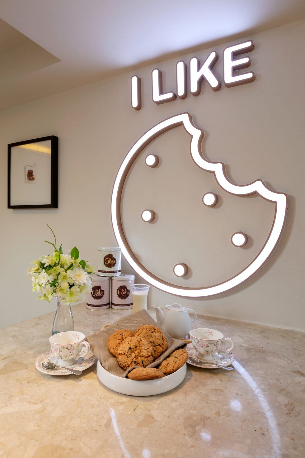 Wall, Room, Interior design, Food, Table, Dish, Sweetness, Cuisine, Furniture, Tableware, 