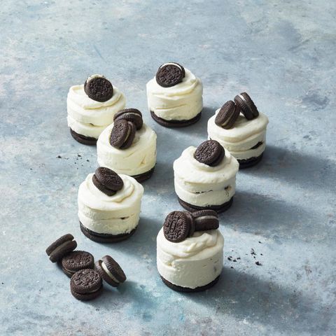 cookie cheesecake bites with oreos on top
