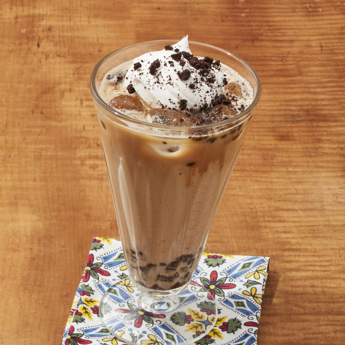 https://hips.hearstapps.com/hmg-prod/images/cookies-and-cream-iced-latte-1616525667.jpg?crop=0.926xw:0.874xh;0.0417xw,0.0817xh&resize=1200:*