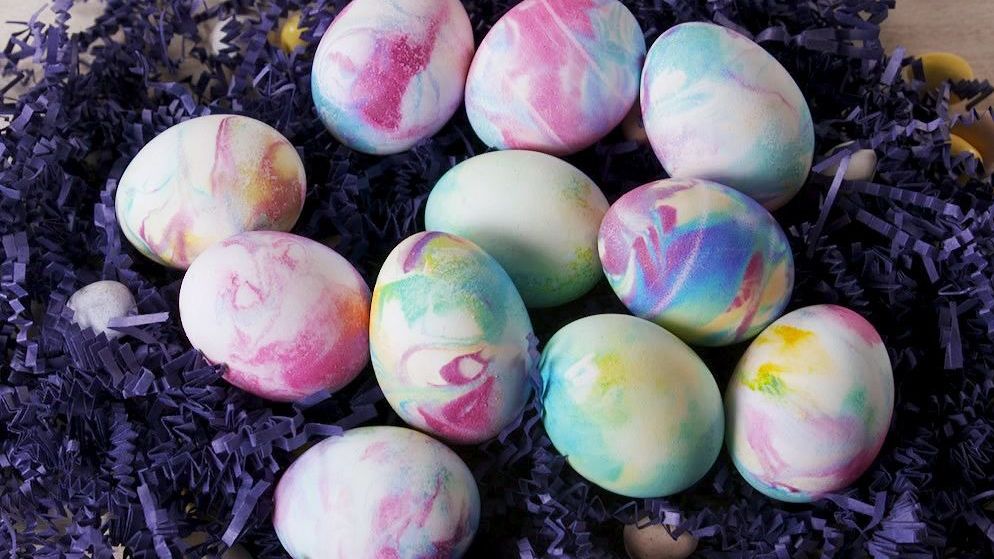preview for This Egg Dying Method Is Seriously Genius
