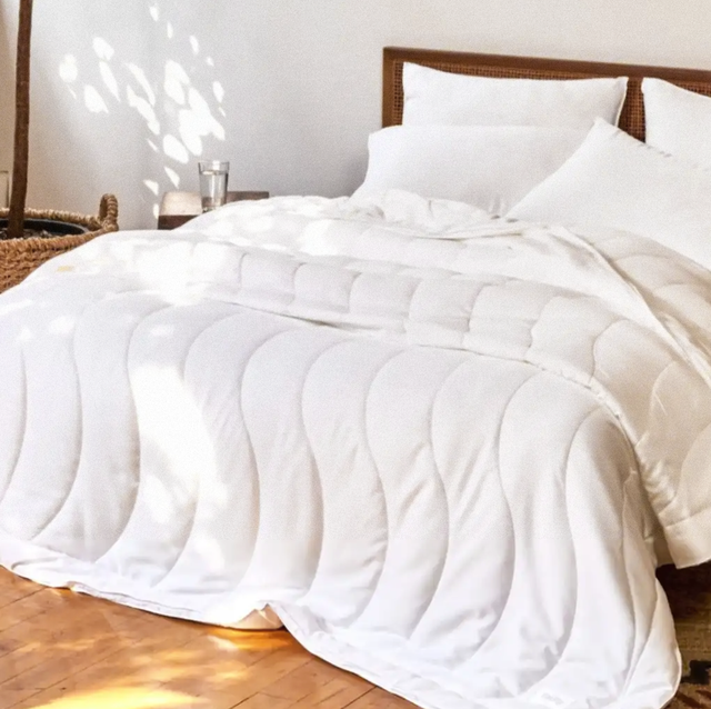 What Is The Best King Comforter on Queen Bed? An In-Depth Review