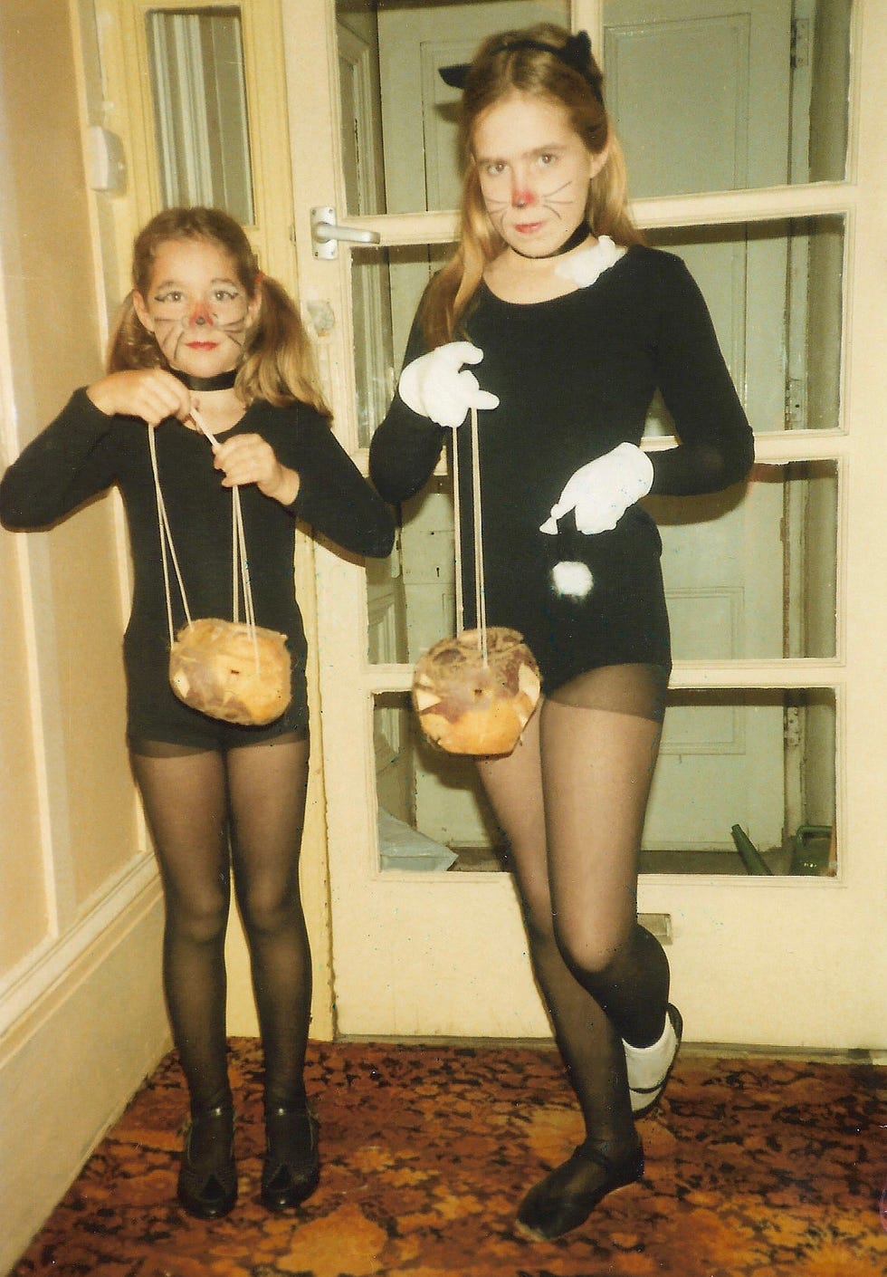 rachel blackmore and younger sister kate on halloween