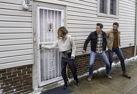 Halle Berry, Drew and Jonathan Scott Staff Up For a Residence Makeover