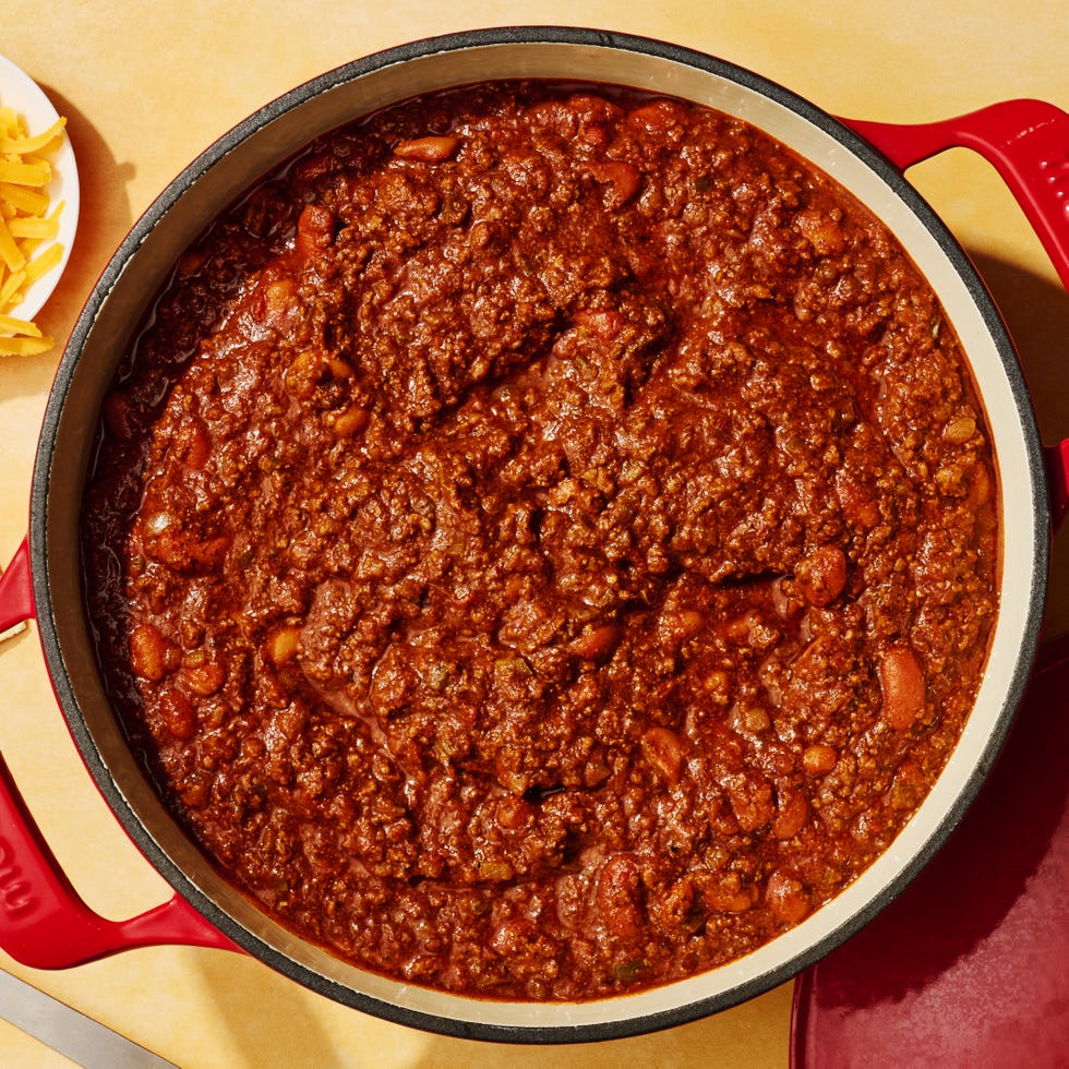 copycat wendy's chili topped with cheese and saltines