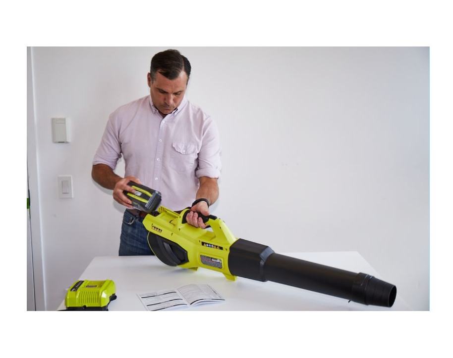 an expert from good housekeeping measures battery power and run time during testing of cordless leaf blowers