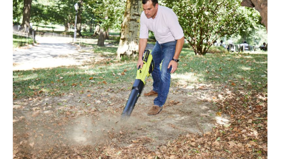 cordless leaf blower testing an expert from good housekeeping evaluates how well a cordless lead blower is at sweeping and loosening leaves