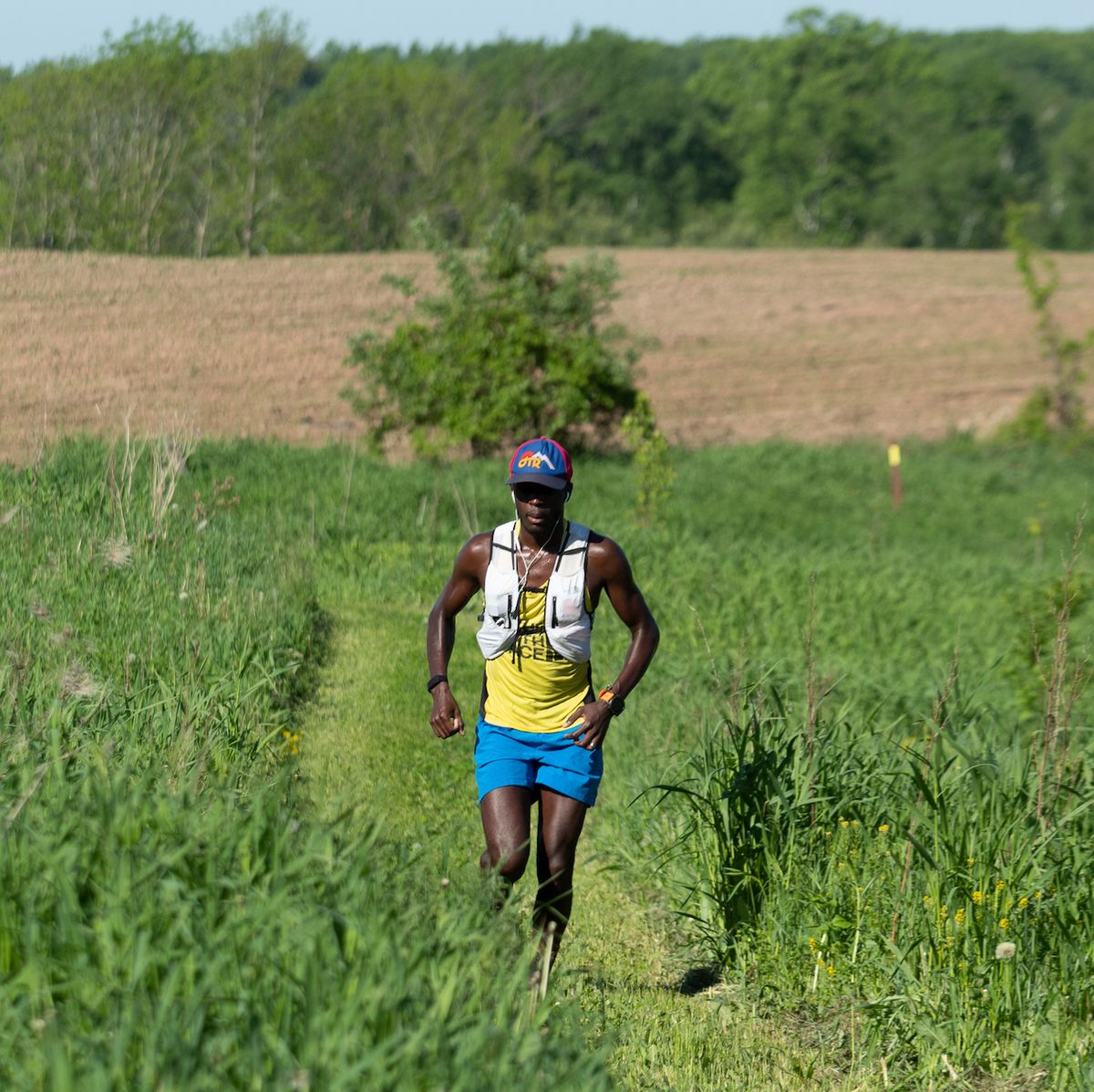 coree woltering runs along the ice age trail as he goes for the fastest known time