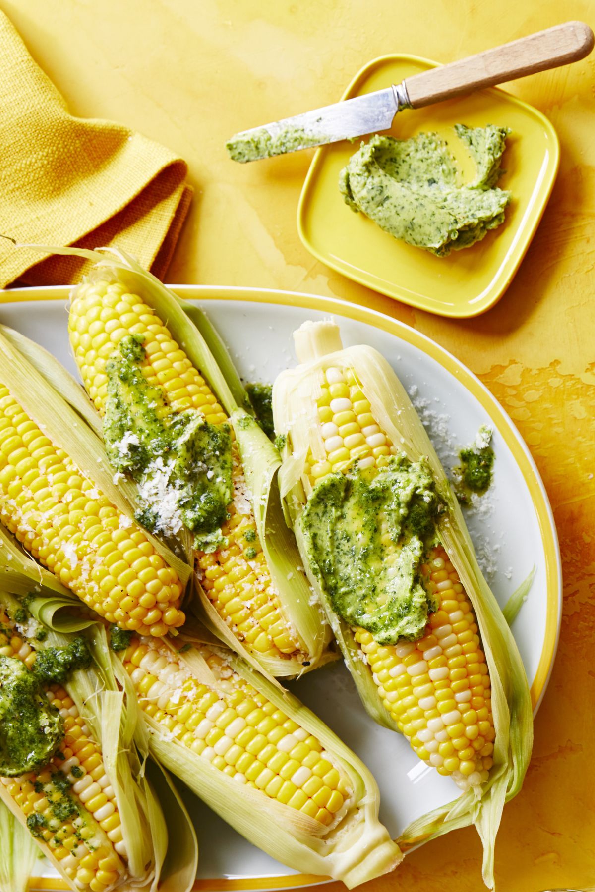 bbq side dishes  corn on the cob with parsley butter