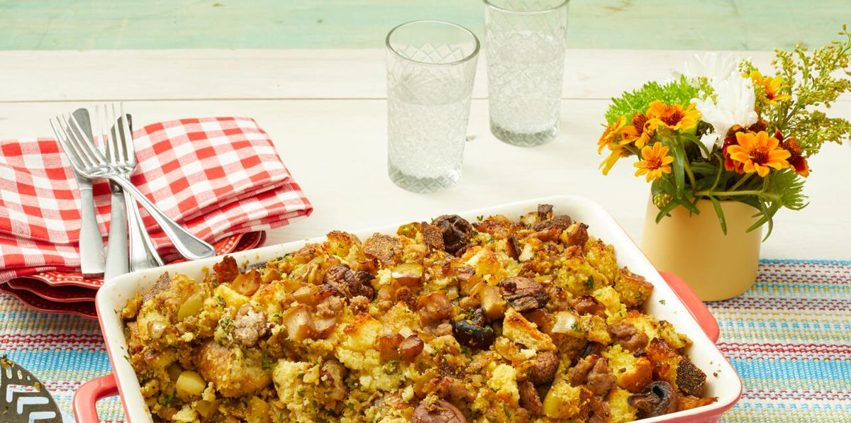 https://hips.hearstapps.com/hmg-prod/images/cornbread-dressing-with-sausage-and-apples-recipe-1633115597.jpg?crop=0.800xw:0.597xh;0.0769xw,0.218xh&resize=1200:*