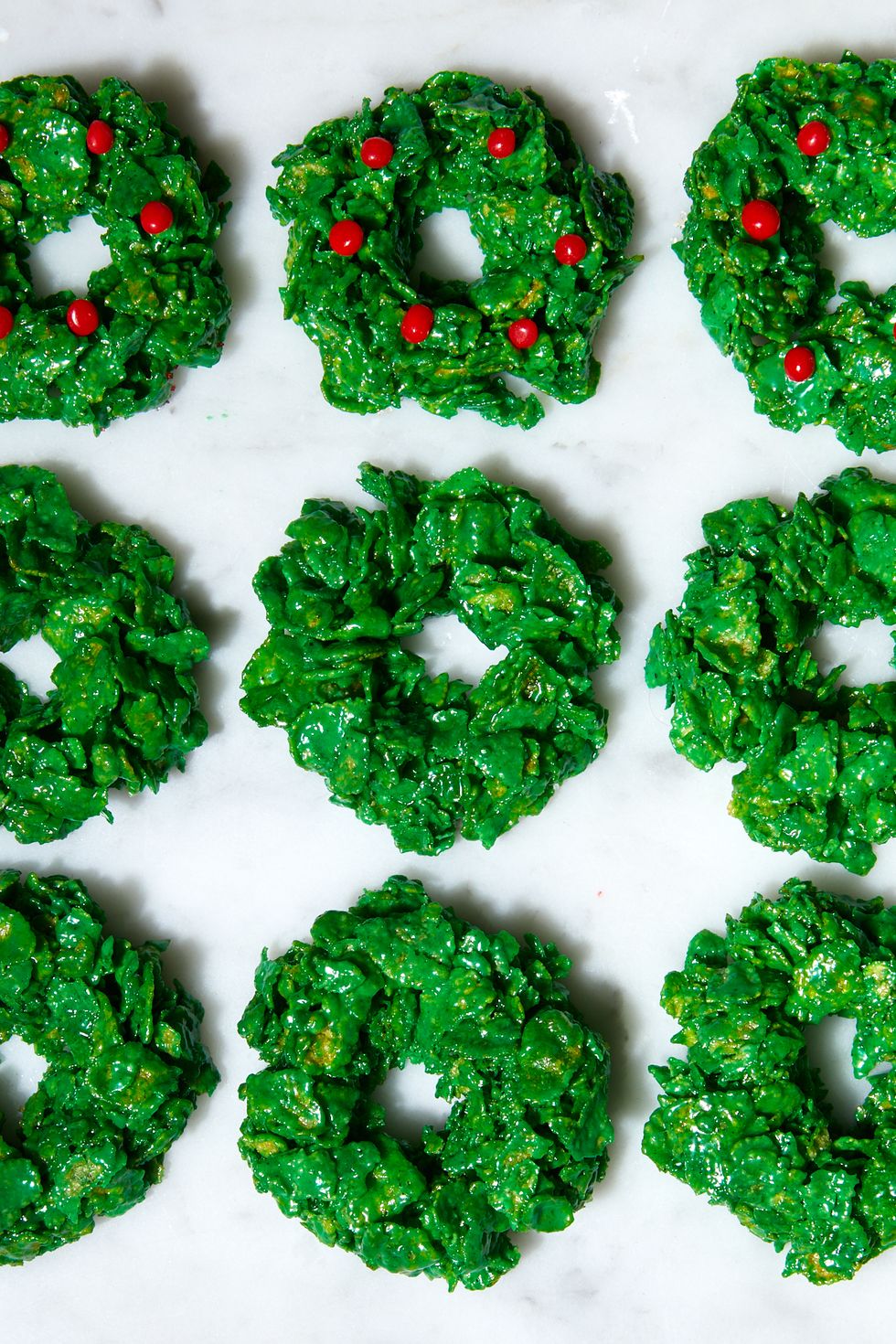 green marshmallow and cornflake treats that look like wreaths