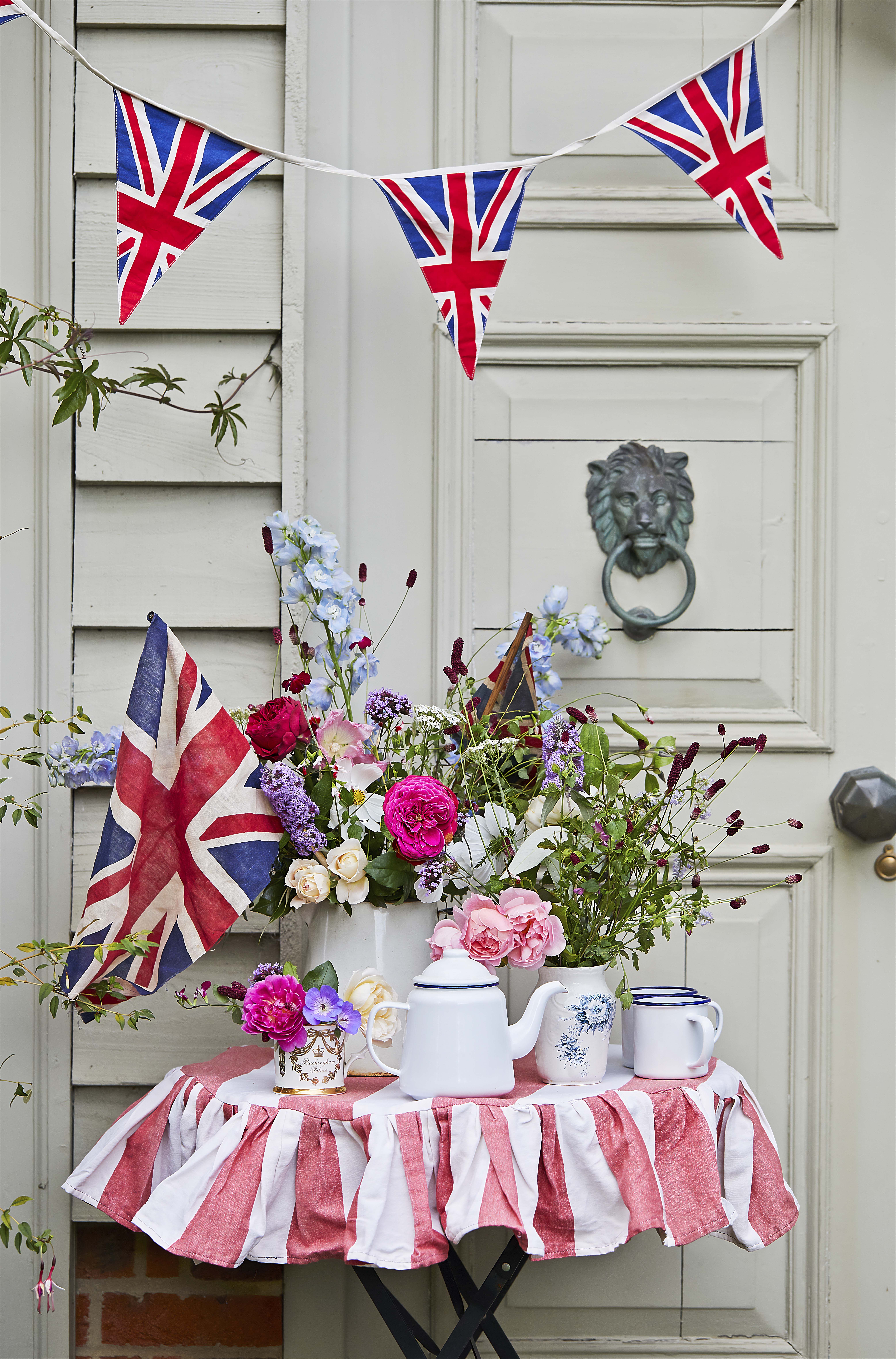 How to decorate a Coronation garden party