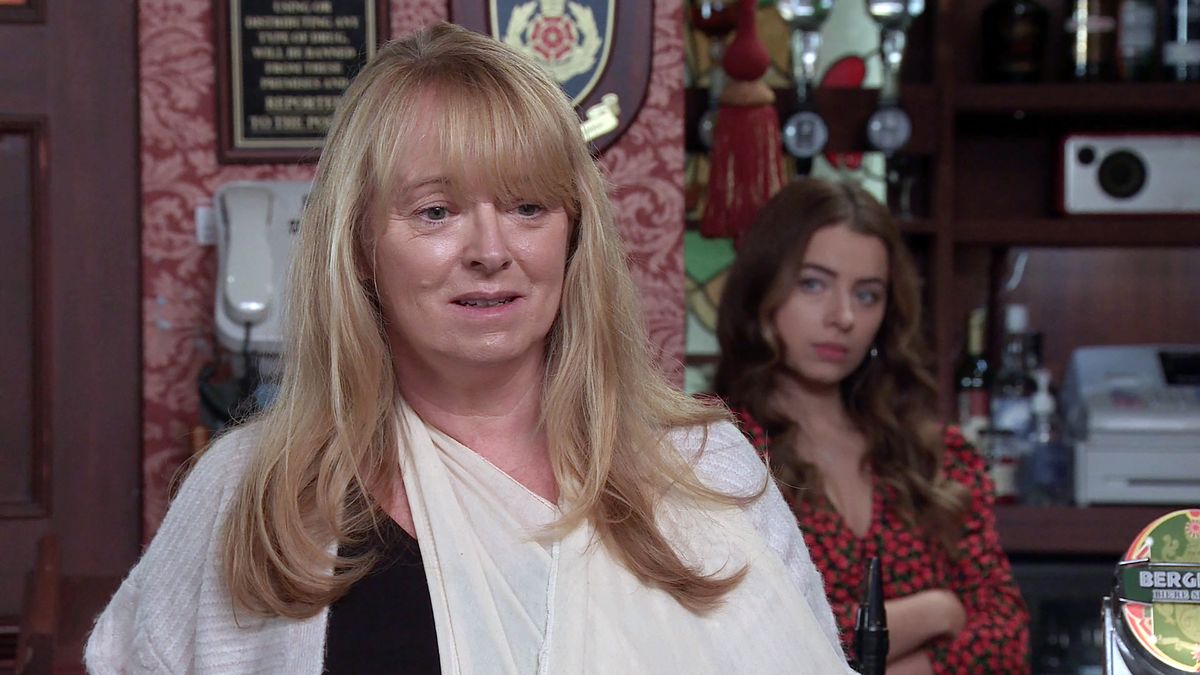 preview for Coronation Street Soap Scoop! Kelly becomes homeless