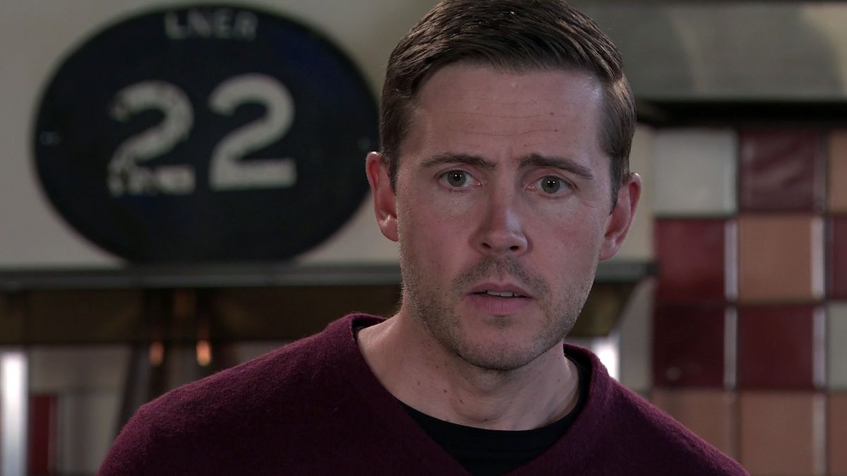 preview for Coronation Street Soap Scoop! Hope hosts a séance