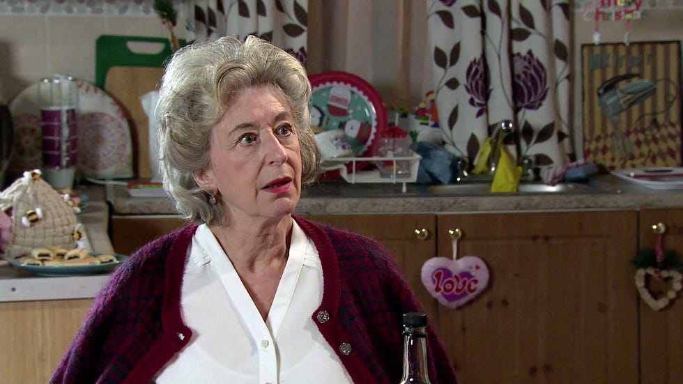 Coronation Street teases shock exit for Evelyn Plummer