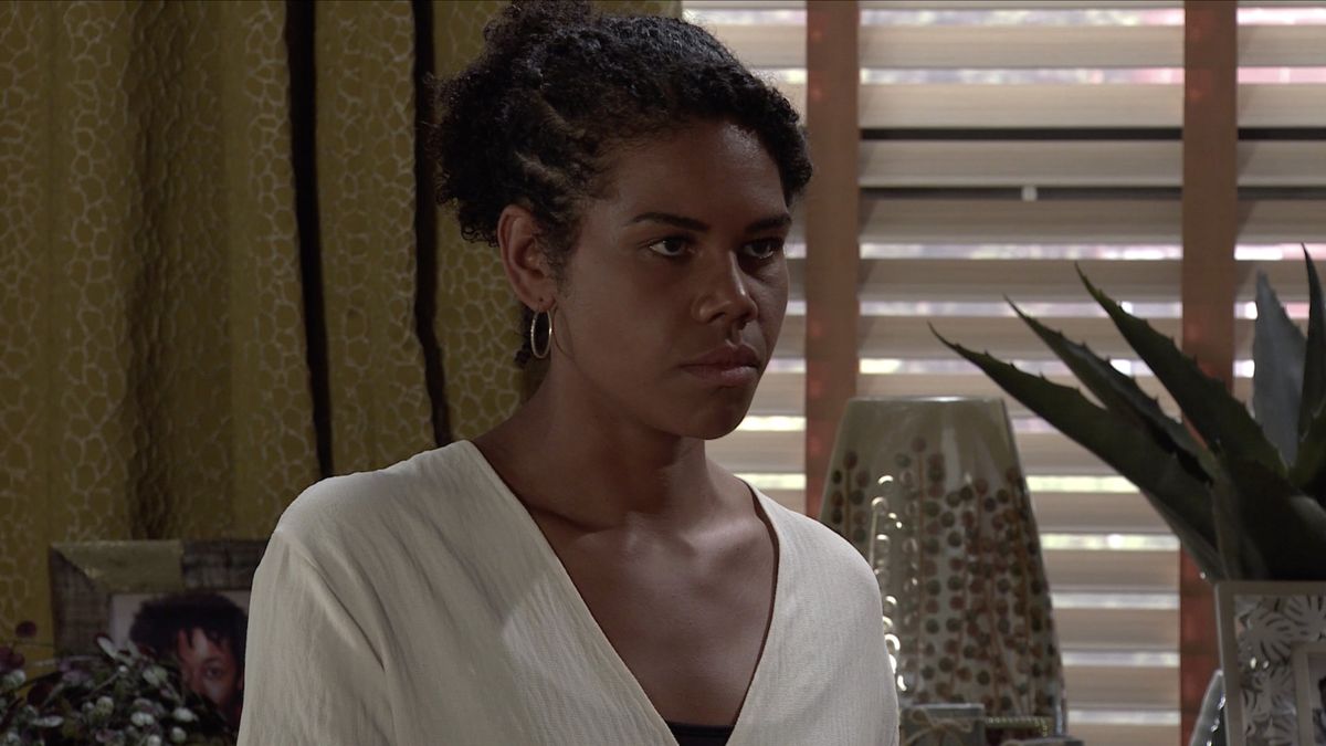 preview for Coronation Street Soap Scoop! Emma discovers Curtis's lies