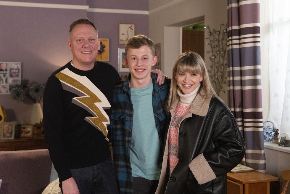 sean tully, dylan wilson and violet wilson in coronation street