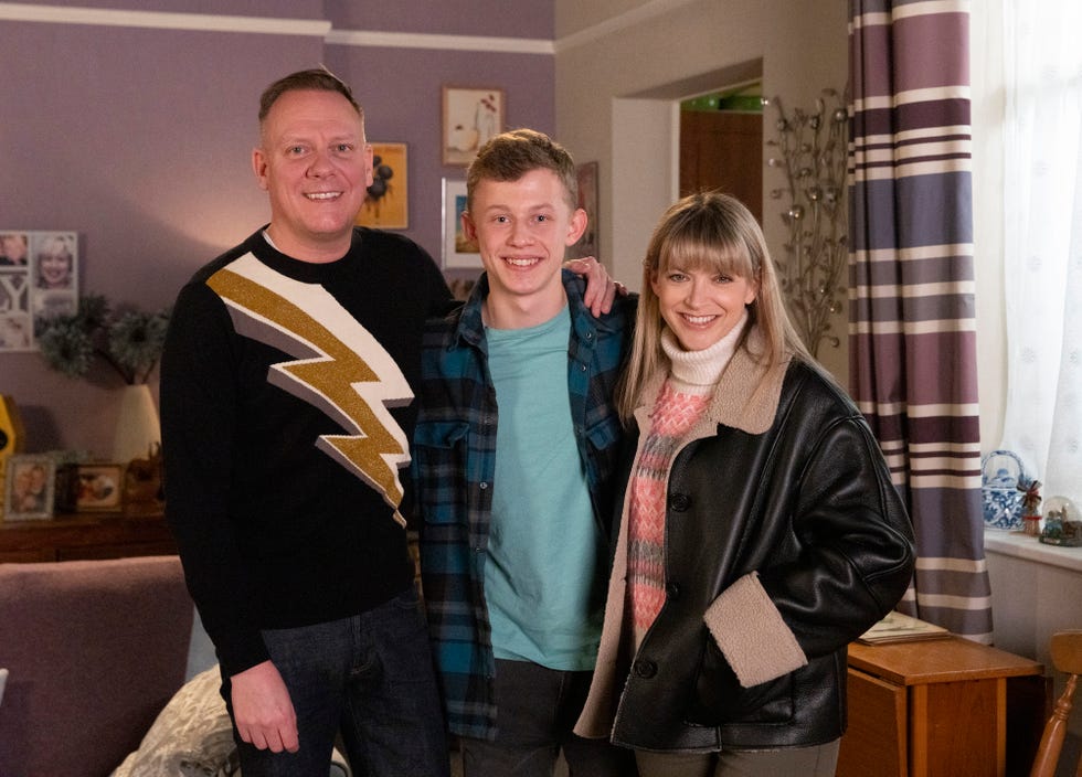 Sean Tully, Dylan Wilson et Violet Wilson dans Coronation Street