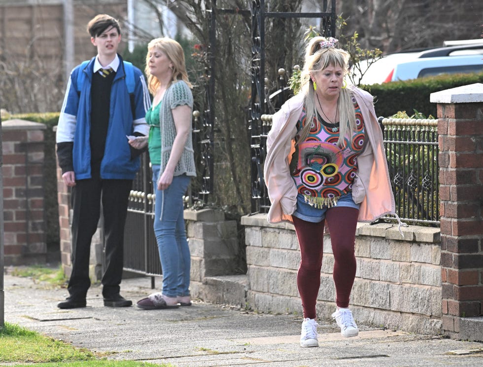 young kit and bernie winter filming coronation street flashback scenes