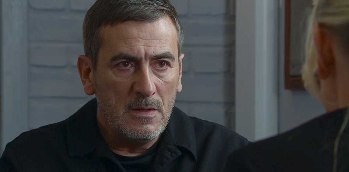 Coronation Street films Peter Barlow's exit scenes as Chris Gascoyne ...