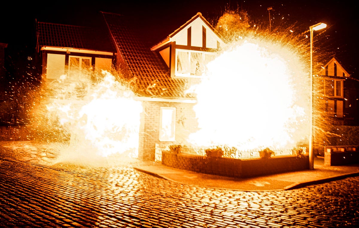 Coronation Street spoilers – A fire rages through the Platt house