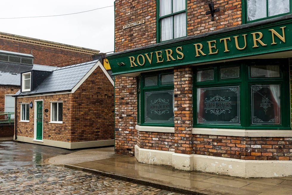 the rovers' annexe, coronation street set airbnb