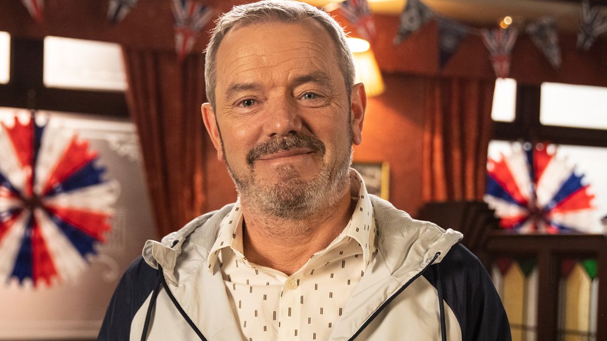 preview for Coronation Street Soap Scoop! Phill's secret is revealed