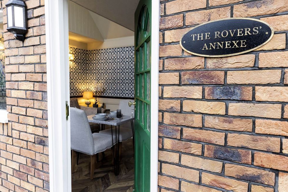 the rovers' annexe, coronation street set airbnb