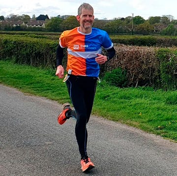El corredor británico de 48 años con Parkinson que corrió el maratón de Londres 2025 el corredor británico de 48 años con parkinson que corrió el maratón de londres 2025