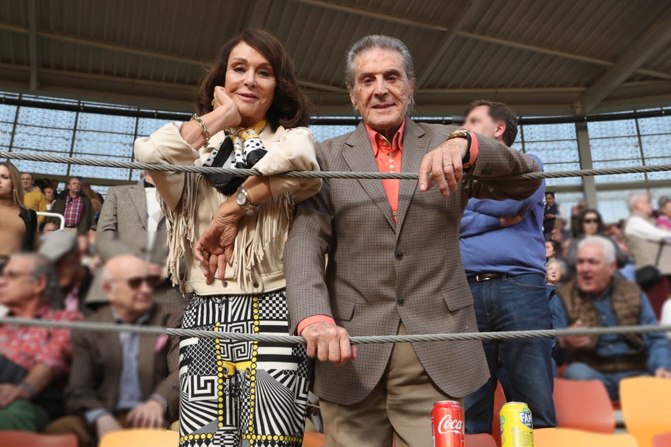 *FAMOSOS EN LA CORRIDA DE TOROS DE ILLESCAS