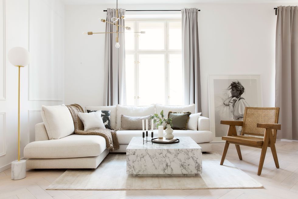 Muebles salón blanco crudo moderno, diseño ondulado y compacto