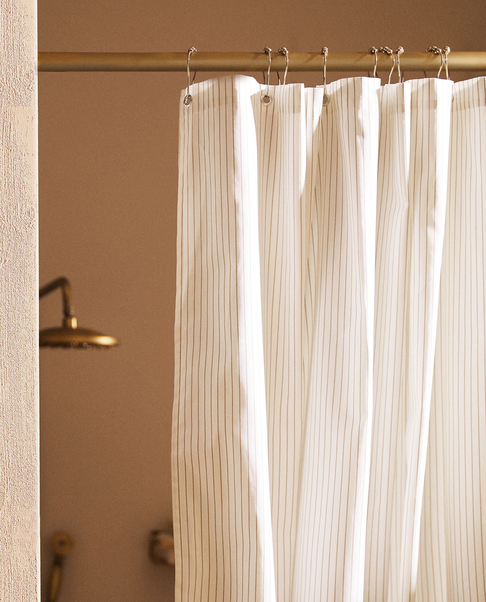 Trucos para limpiar la cortina de la ducha sin esfuerzo y eliminar todos  los gérmenes