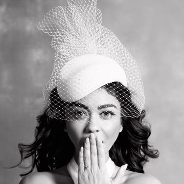 White, Face, Headpiece, Lip, Skin, Beauty, Black-and-white, Hair accessory, Eyelash, Monochrome photography, White, Face, Headpiece, Lip, Skin, Beauty, Black-and-white, Hair accessory, Eyelash, Monochrome photography,