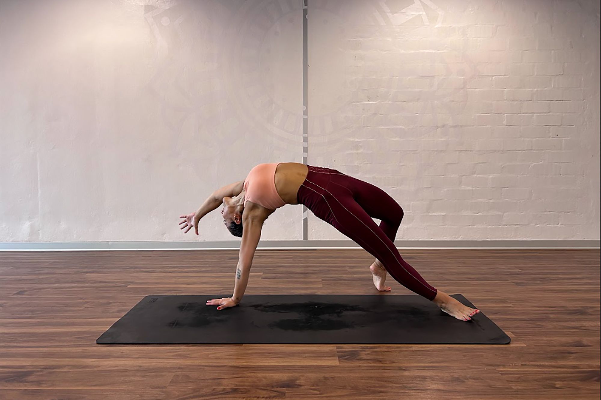 Las posturas de yoga y los estilos que más calorías queman