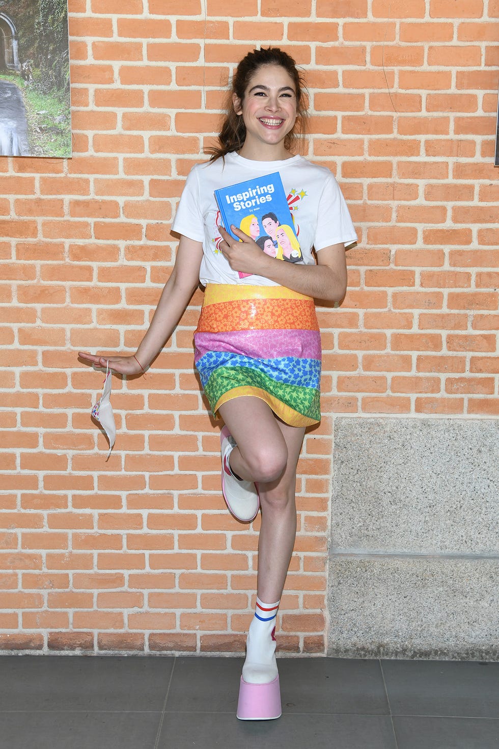 cósima ramírez con total look de Ágatha ruiz de la prada, amadrina el libro de evax