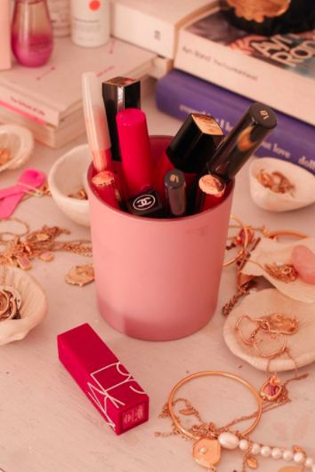 Pink, Lipstick, Lip, Product, Beauty, Cosmetics, Lip gloss, Material property, Nail, Magenta, 