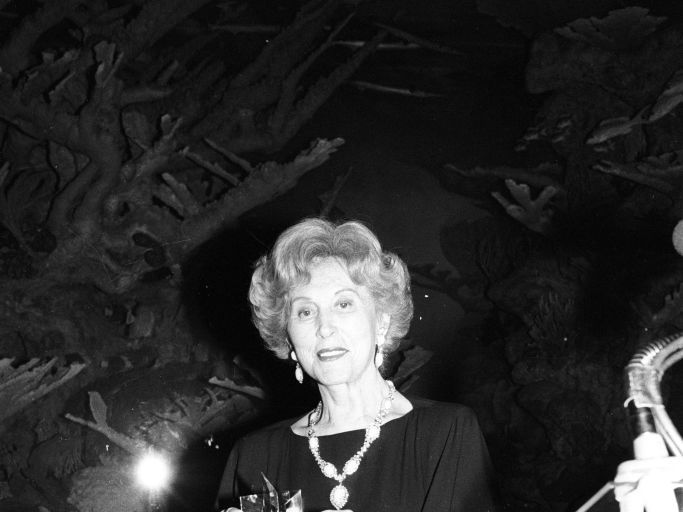 Image of Estee Lauder, founder of fragrances and cosmetics company