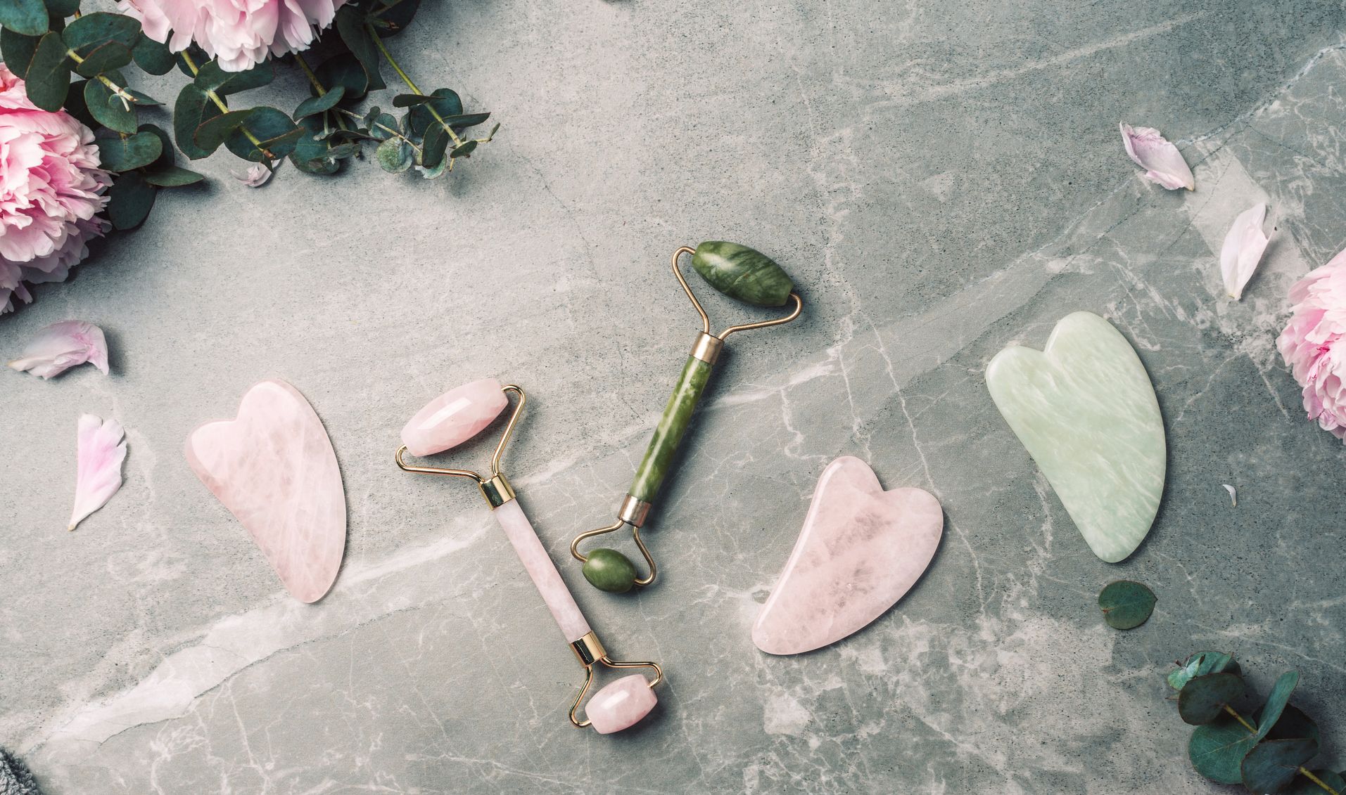 Jade roller  how to use them, and the beauty benefits to know