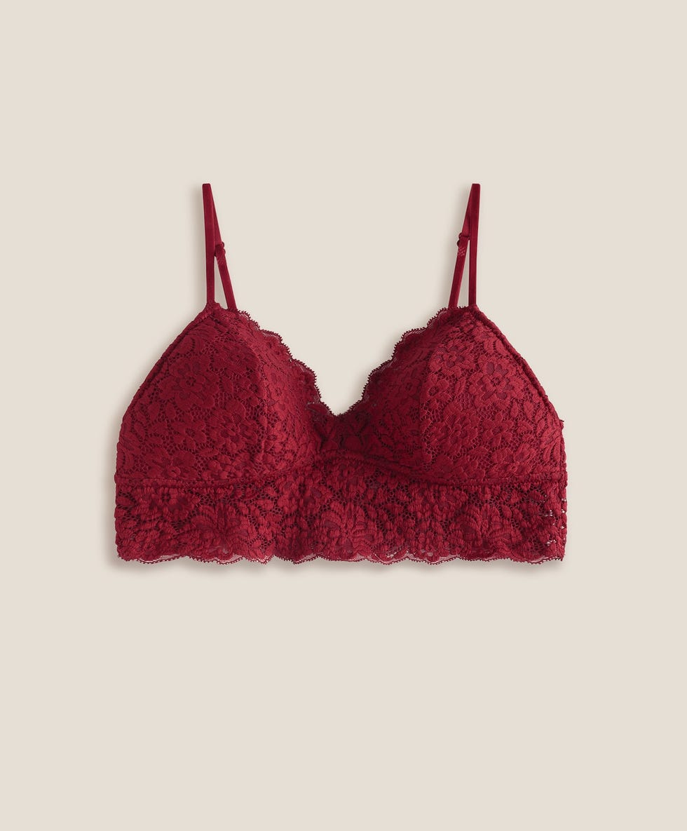 Ideas para añadir un Bralette rojo a tu look de San Valentín